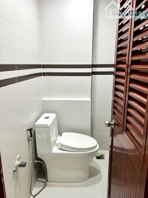 CÁCH Q1 CHƯA ĐẾN 100m - NHÀ 4 TẦNG BTCT TẠI KHU 20 THƯỚC - 7