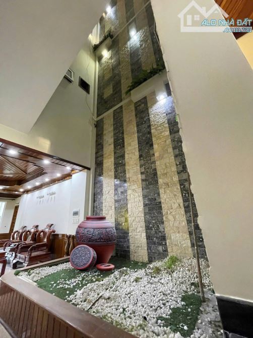 Nhà 5 Tầng Mặt Tiền kinh doanh đường Phạm Văn Đồng hiện đang kinh doanh tốt - 7