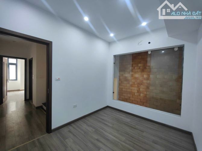 Cho thuê nhà mới ngõ 12 phố Phan Văn Trường, Dt 45m2 x 5 tầng mới , đường ngõ rộng để ô tô - 7