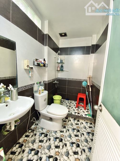 Bình Tân Bán gấp Nhà giáp Aeon Tân Phú -  70m2-Nở hậu-3tầng-Hẻm 8m-Nhỉnh 6 tỷ - 7
