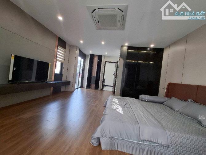 Siêu phẩm Ngọc Thụy, 2 mặt ngõ ô tô - thang máy - lô góc - gara - kinh doanh. Dt 52m2 - 7