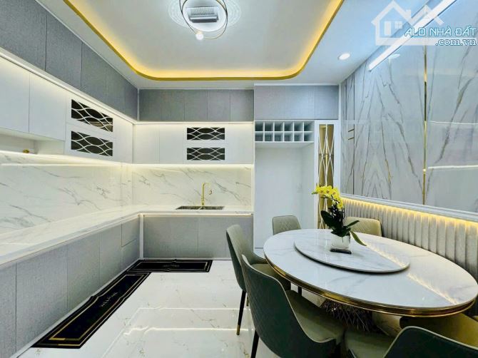 Bán nhà quận 7 hẻm 1113 Huỳnh Tấn Phát. Dt 4x15m. 3 tầng. Giá 6 tỷ 790tr - 7