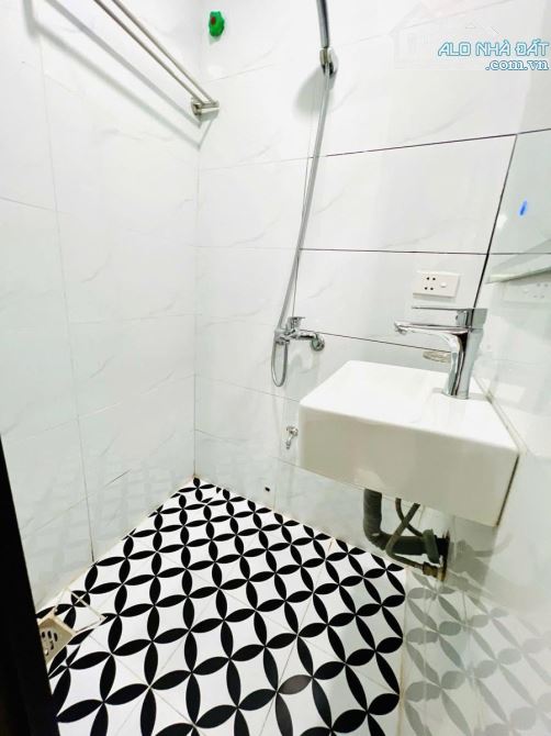 TẬP THỂ QUỲNH MAI - FULL NỘI THẤT - Ô TÔ ĐỖ CHÂN NHÀ - 2 THOÁNG SÁNG - 8