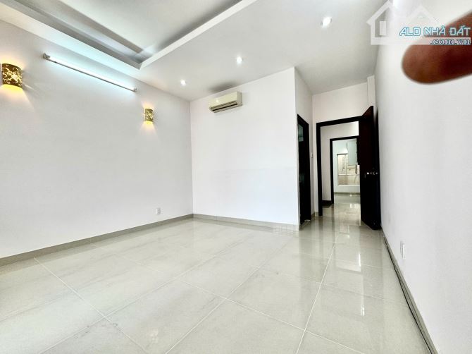 Gần chợ Bà Chiểu! HXH 5m trải nhựa sát MT Lê Quang Định - 4.8x12m nở hậu - 5tầng - 4PN. - 8