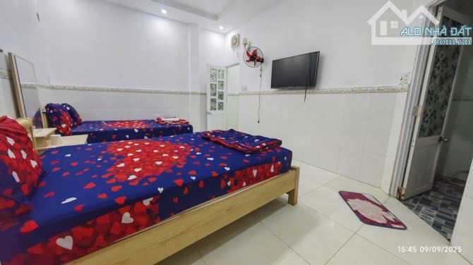 bán nhà nghỉ 4 tầng - 18 phòng - dòng tiền 30-40 triệu / tháng - 8