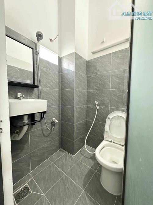 Tòa nhà HXH _ P14 Gò Vấp. DT 140m2. 6 tầng có thang máy. Ngang 8.5m nở hậu. 18.5 tỷ - 9