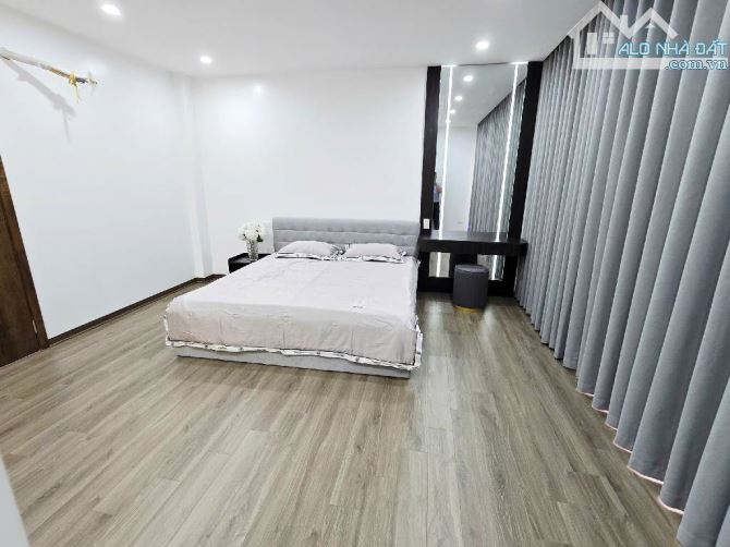 BÁN NHÀ MỚI NGUYỄN VĂN LINH, THẠCH BÀN, ÔTÔ VÀO TẬN NHÀ, THANG MÁY, FUL NỘI THẤT - 9