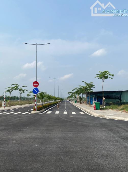 Giảm 300 triệu! đất nền nằm ngay MT đại lộ (60m) và vành đai 4 pháp lí chuẩn ,sổ sẵn, 1tỷ2 - 9