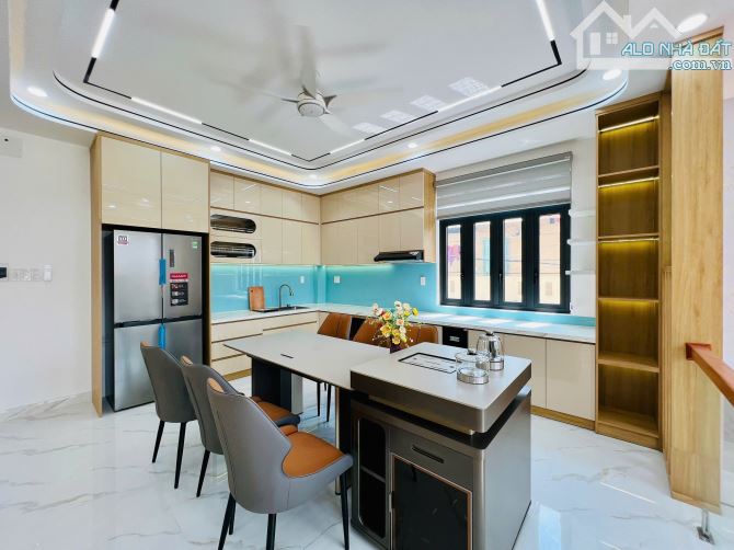 Nhà Góc 2 Mặt Tiền Khu Phân Lô Đường Lê Đình Cẩn 55m2 5 Tầng Full Nội Thất Giá Tốt 7,8 Tỷ - 9