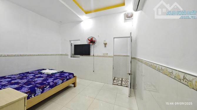 bán nhà nghỉ 4 tầng - 18 phòng - dòng tiền 30-40 triệu / tháng - 9