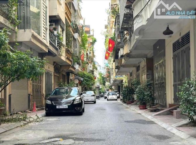 BÁN NHÀ TRẦN QUỐC HOÀN 57m2. NHÀ DÂN XÂY, HAI THOÁNG  - PHÂN LÔ 2 Ô TÔ TRÁNH ĐỖ - 3