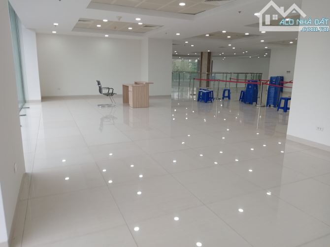 Toà Văn Phòng Hạng B Mặt phố Tân Mai DT 1250m2 * 11 Tầng, MT 60m, Giá 350 tỷ