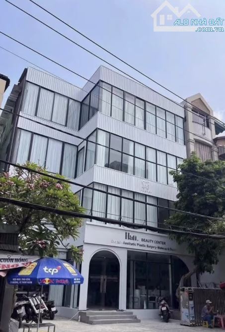 Bán nhà 4 Tầng mặt tiền gần chợ Bà Chiểu, 12x17m, Đang cho Spa thuê, Giá 49 Tỷ