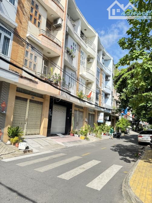 Bán Nhà MT Đường 320 Bông  Sao - 4m x 16m - 64m.2 - 3 Lầu -6PN - 4WC - F5 Q8
