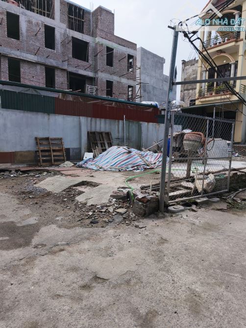 BÁN ĐẤT CỰ KHỐI LONG BIÊN,ĐƯỜNG 3 Ô TÔ TRÁNH NHAU,VỈA HÈ RỘNG 94M*GIÁ 15TỶ - 2