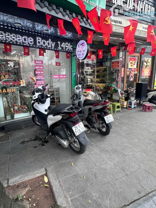 Tôi cần bán nhà Số 6 + 8 Phố Bạch Mai. 69m - Mặt tiền 5,8m - Ngõ sau ô tô tránh - 32,6 tỷ