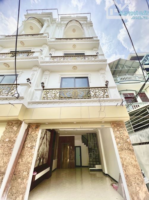 Nhà lô góc 45m², 6 tầng, thang máy, ô tô vào nhà – Khuyến Lương Hoàng Mai
