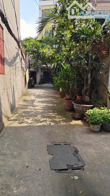 Bán đất Tam Trinh - Minh Khai 32.2m² – Ngõ rộng, gần ô tô, tiện ích đủ đầy – Giá 5.5 tỷ