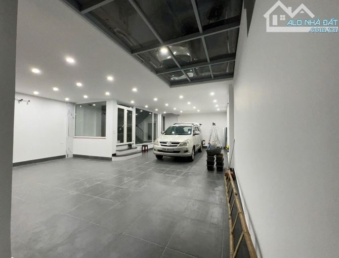 Bán biệt thự khu VIP Tây Hồ – 100m – 6 tầng thang máy – 2 ô tô trong nhà – chỉ 30 tỷ