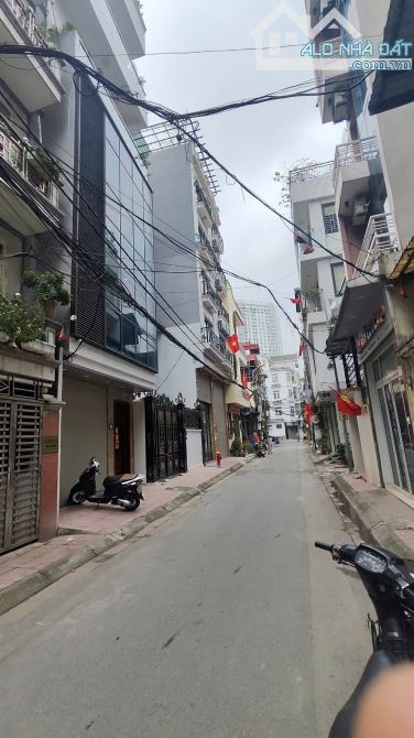 KIM GIANG – 7 TẦNG THANG MÁY – Ô TÔ TRÁNH – HÀNG XÓM ĐẠI KIM