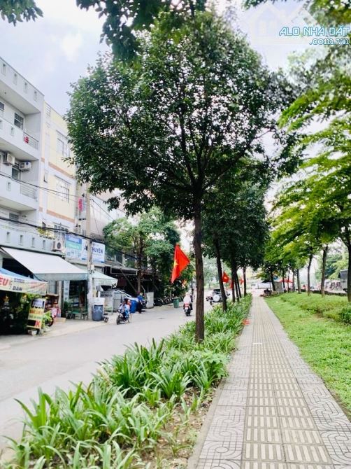 Mặt tiền khu Tên Lửa - Dòng tiền 50 triệu/ tháng - Ngang lớn 6m x 20m - 4 tầng - 21 phòng