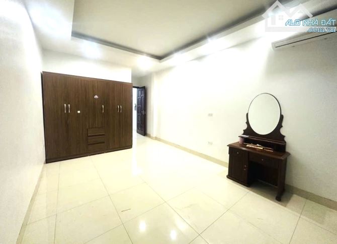 Trương Định rẽ vào- Ngõ nông gần phố, 3 ngủ- 35m- 6 tỷ 32