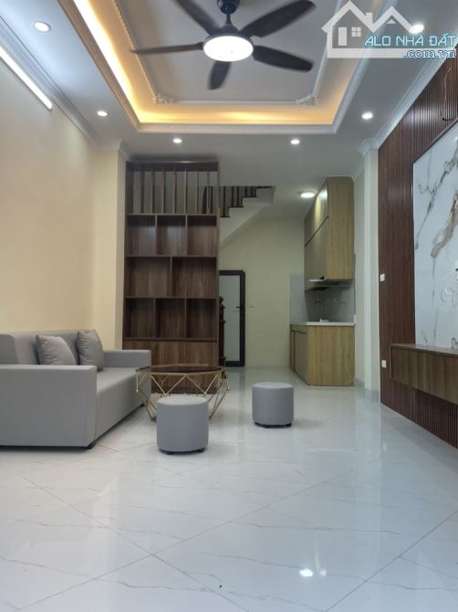 ĐÀM QUANG TRUNG - NHÀ ĐẸP FULL NỘI THẤT - BA GÁC QUA NHÀ - NGÕ THÔNG- GẦN ĐƯỜNG Ô TÔ TRÁNH