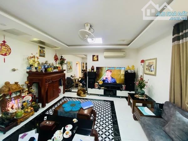 Penthouse Đền_Lừ, 400m2, Sân Vườn, Tiểu cảnh, Trung tâm quận, Nội thất xịn xò, 8.x tỷ