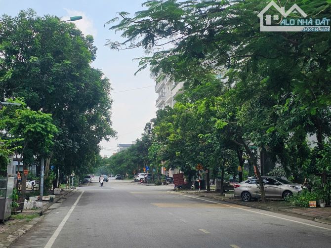 Bán 2 lô liền lê thánh tông khả lễ dt 162m2 + mt 9m + hướng tây nam giá 23.5 tỷ