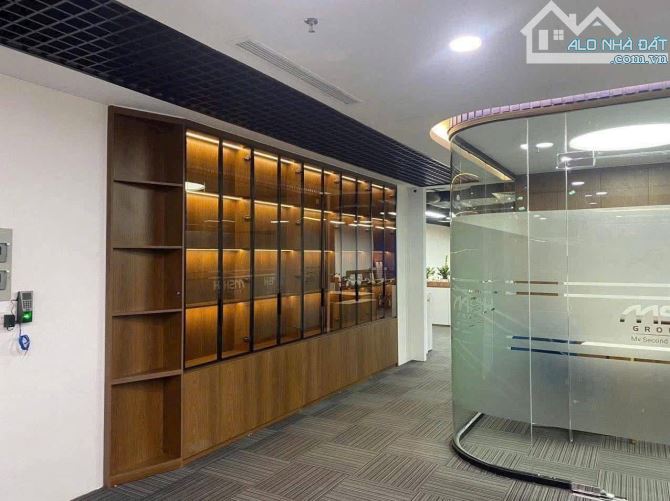 Bán tòa nhà mặt phố Phạm Văn Đồng, DT 430m2 x 12 Tầng, MT 20m, vỉa hè ô tô đỗ, Giá 185 tỷ.