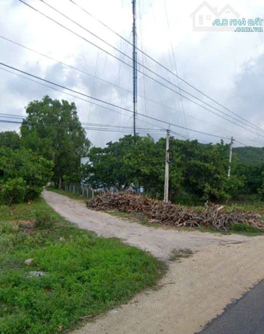Đất Ngộp,2 mặt tiền,gần DT715,gần Sân bay Thiện Nghiệp-Mũi Né-Lâm Đồng-DT 4,9 sào