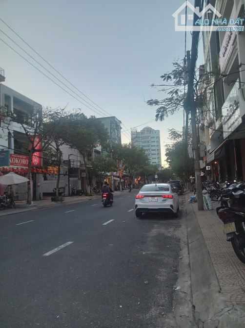 *Bán Tòa VP 10 tầng, mặt tiền Nguyễn Chí Thanh, dt 245m2 (dòng tiền 400tr/th), giá 100 tỷ