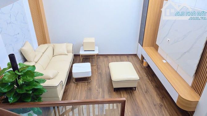#Văn Trì - Bắc Từ Liêm Nhà 40m2 5 tầng mới kính coong - oto - an sinh đỉnh Dưới 7 tỷ