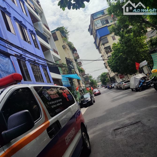 Nhà Hai Bà Trưng 110m2, 4 tầng, phân lô ô tô tránh,  đối diện công viên