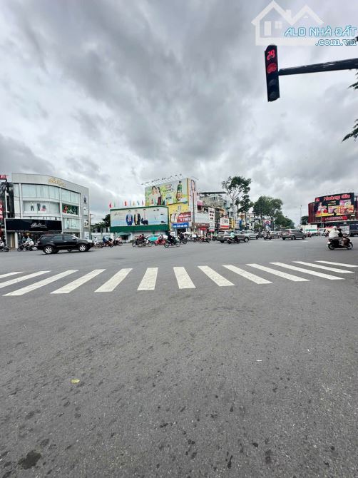 MT Nguyễn Oanh Ngay ngã tư NOanh và Phan Văn trị Dt 4.5 x 21 giá 22.5 tỷ