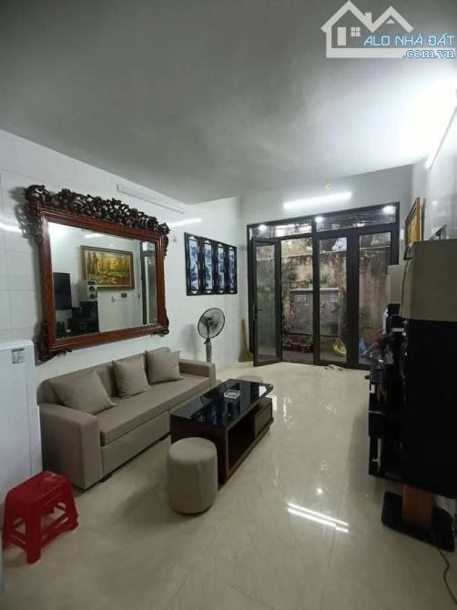 Tây Sơn, Đống Đa, oto đỗ cửa, vào nhà, ngõ thông, 2 thoáng,30m, 7.2 tỷ