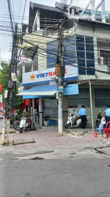 Cho thuê nhà 3 tầng 2 mặt tiền đường 2 Tháng 4 Vĩnh Hải TP Nha Trang