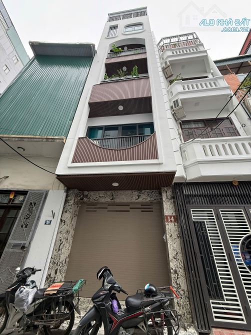 Cho thuê nhà đẹp, có thang máy Nguyễn Văn Huyên, Cầu Giấy. DT 50m2, 6 tầng. 29 tr(thg)