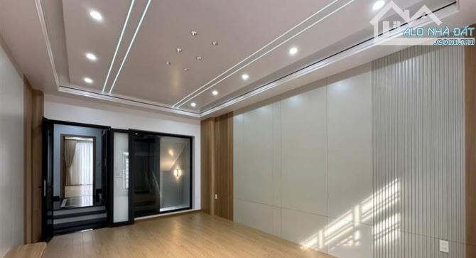 Bán nhà  Tuyến 2 Lê Hồng Phong,  Đằng Lâm,  Hải An . 9,6 tỷ , 5 tầng , 60m.