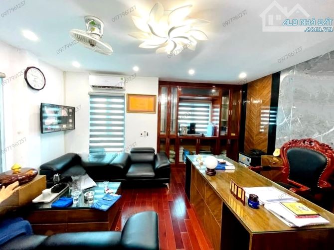 BÁN NHÀ PHẠM TUẤN TÀI 60× MT 4,5m. PHÂN LÔ, GARA Ô TÔ - 2 Ô TÔ TRÁNH ĐỖ NGÀY ĐÊM