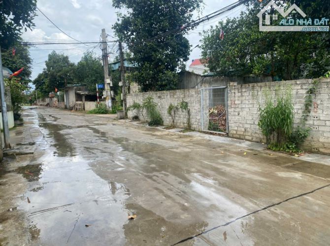 1068m2 sổ hồng riêng, 3 ô tô tránh, sát Quốc lộ 21, gần chợ Hòa Lạc và trường học, GIÁ RẺ