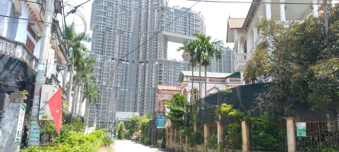 115M / 5M Tiền / Nhỉnh 7 Tỷ - Sát cạnh Ecopark – Nhà 2.5T Dân xây ở sướng – Ngõ ô tô tải t