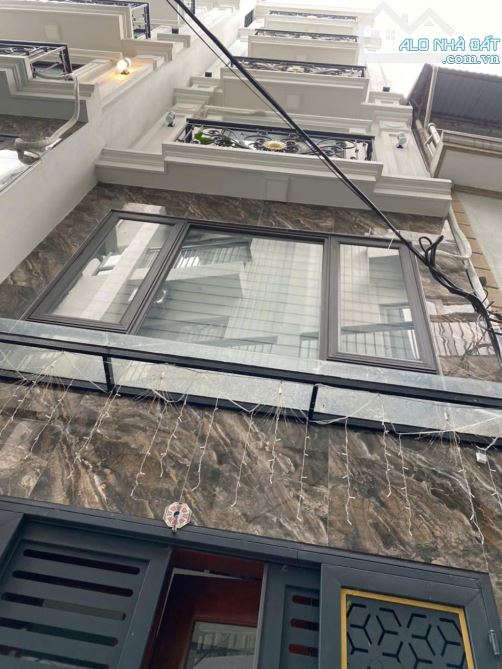 Nhà mới đẹp, phố Bồ Đề, trung tâm Long Biên. DT 35m3 x 6 Tầng, Full nội thất.nhỉnh 8 tỷ.
