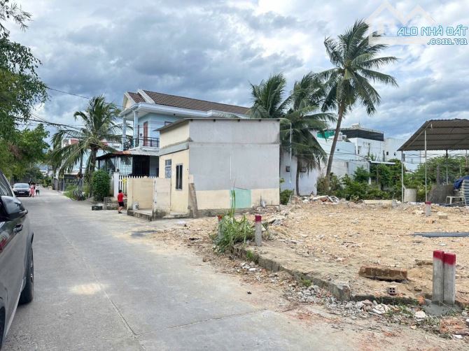 BÁN NHANH LÔ ĐẤT 2 MẶT TIỀN ĐƯỜNG VÕ DÕNG - TÂY NHA TRANG Diện tích 97.6m2 Giá bán 2 tỷ
