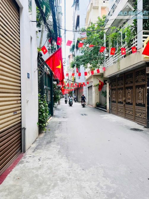 bán nhà Lạc Long Quân, DT 40m² x 5T, MT 3.7 🧧 12 tỷ, Cầu Giấy