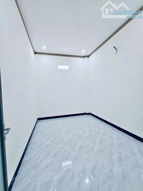 VỠ NỢ Bán gấp đất 2MT Song Hành và TH135, Hóc Môn được 110m2 Sổ Hồng Riêng, giá 730 triệu