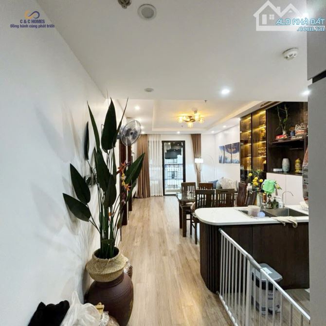 Bán căn hộ trục đẹp nhất HandiResco 31 Lê Văn Lương, 72m2_2n2vs. Giá 6tỷ260. Full nội thất