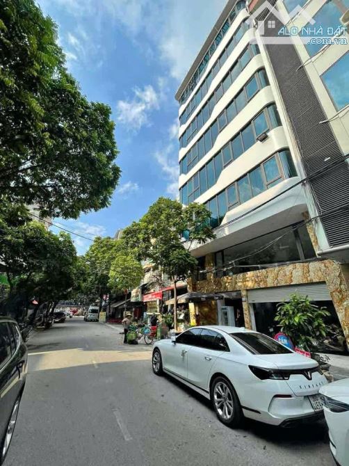 Tòa văn phòng 8 tầng phố Vip Láng Hạ, ô tô tránh đỗ, cách phố 20m, 106m2 MT 8.5m giá 50 tỷ