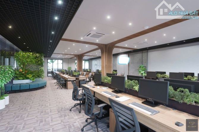 Chủ cần bán gấp nhà mặt phố Nguyễn Chí Thanh, Đống Đa, 451m2x5 Tầng, Mặt Tiền Khủng 12.5m