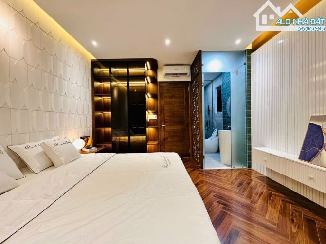 Cần bán nhà căn góc 2MT hẻm 6m Lý Chính Thắng Quận 3 - 4 tầng NHÀ MỚI - Giá 10,8 tỷ